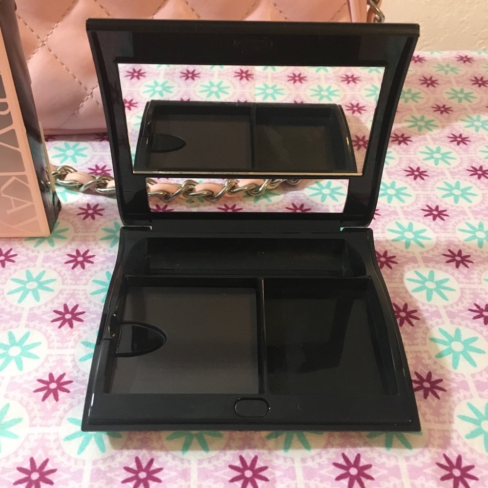 Compact (unfilled, products not included) Mary Kay